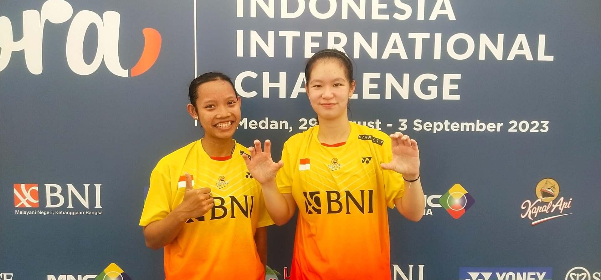 Ganda putri Indonesia, Ridya Aulia Fatasya/Kelly Larissa, memulai ujian perdananya di Indonesia Internasional Challenge 2023 - INDOSPORT