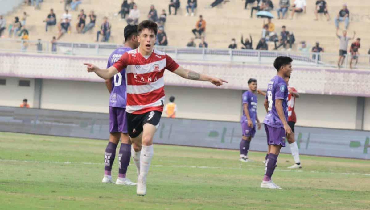 Selebrasi pemain Madura United, Francisco Rivera usai mencetak gol ke gawang Arema FC. (Foto: MO Madura United) Copyright: MO Madura United