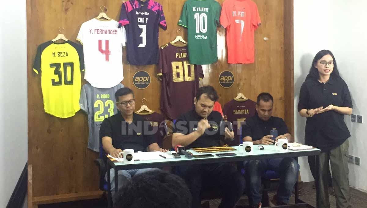 Preskon APPI soal klub Liga 2 yang bermasalah jelang kick off. (Foto: Petrus Manus Da'Yerimon/INDOSPORT)