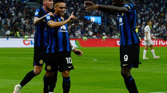 Selebrasi para pemain Inter Milan usai cetak gol ke gawang Fiorentina di Liga Italia.