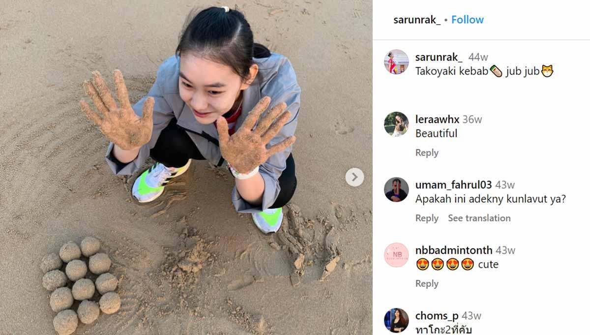 Pebulu tangkis putri asal Thailand, Sarunrak Vitidsarn. Foto: Instagram@sarunrak_.