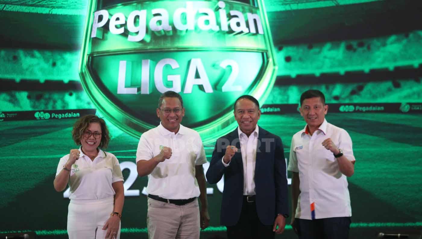 Ki-ka: Dirut Programing SCM Harsiwi Achamd, Dirut PT Pegadaian Damar Setiawan, Waketum PSSI Zainudin Amali, Dirut PT LIB Ferry Paulus foto bersama pada acara press conference launching Liga 2 2023/2024 di Jakarta, Selasa (05/09/23). Kick-off Liga 2 resmi akan digelar pada 10 September mendatang.