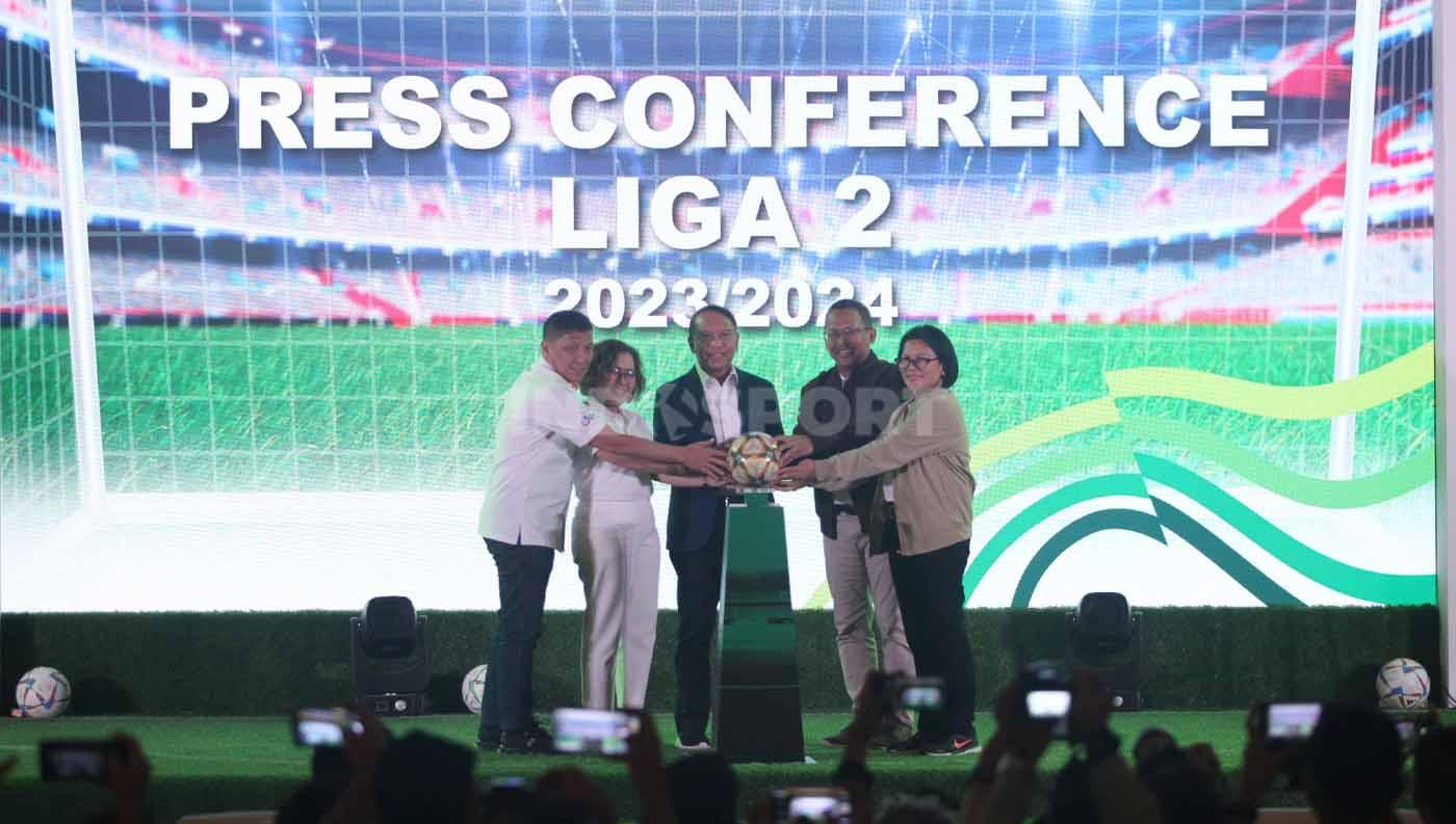 Ki-ka: Dirut Programing SCM Harsiwi Achamd, Dirut PT Pegadaian Damar Setiawan, Waketum PSSI Zainudin Amali, Dirut PT LIB Ferry Paulus saat meresmikan Liga 2 2023/2024 akan bergulir acara press conference launching di Jakarta, Selasa (05/09/23).