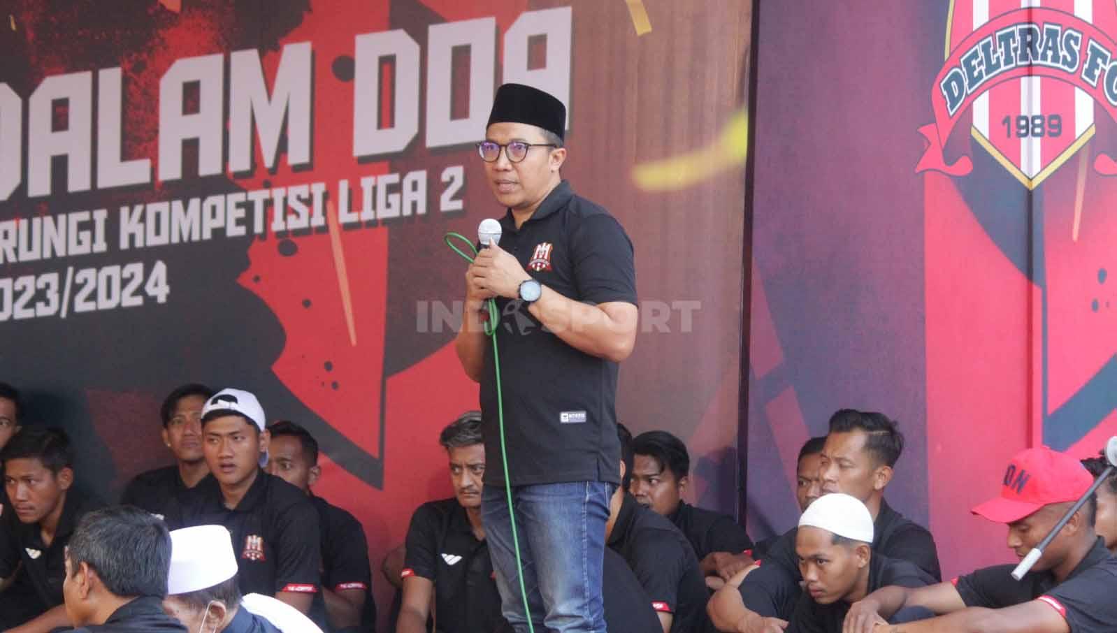 CEO Deltras FC Amir Burhannudin memberikan sambutan pada saat launching tim mengarungi Liga 2.