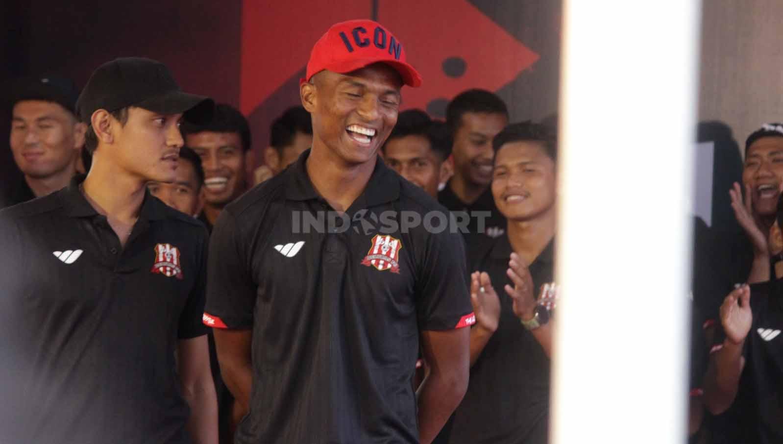 Pemain asing Deltras FC asal Kolombia Jose Manuel diperkenalkan di hadapan Deltamania.