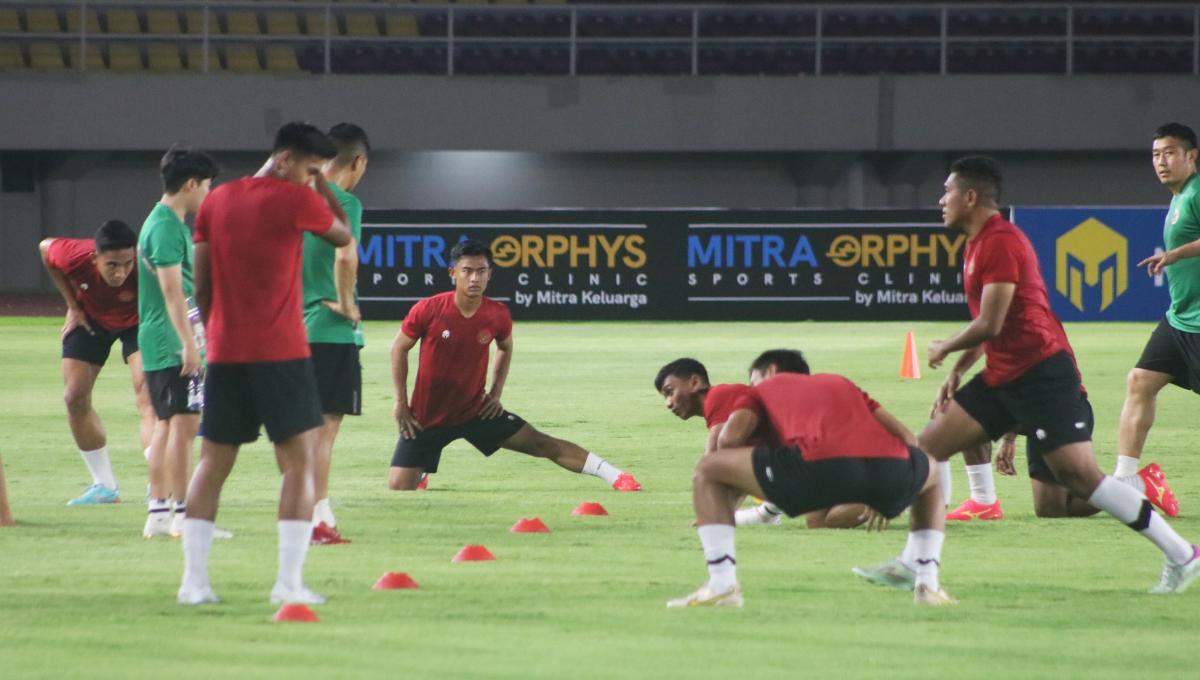 Sesi latihan resmi Timnas Indonesia U-23 jelang laga melawan Taiwan pada Kualifikasi Piala Asia U-23 di stadion Manahan Solo, Jumat (08/09/23).