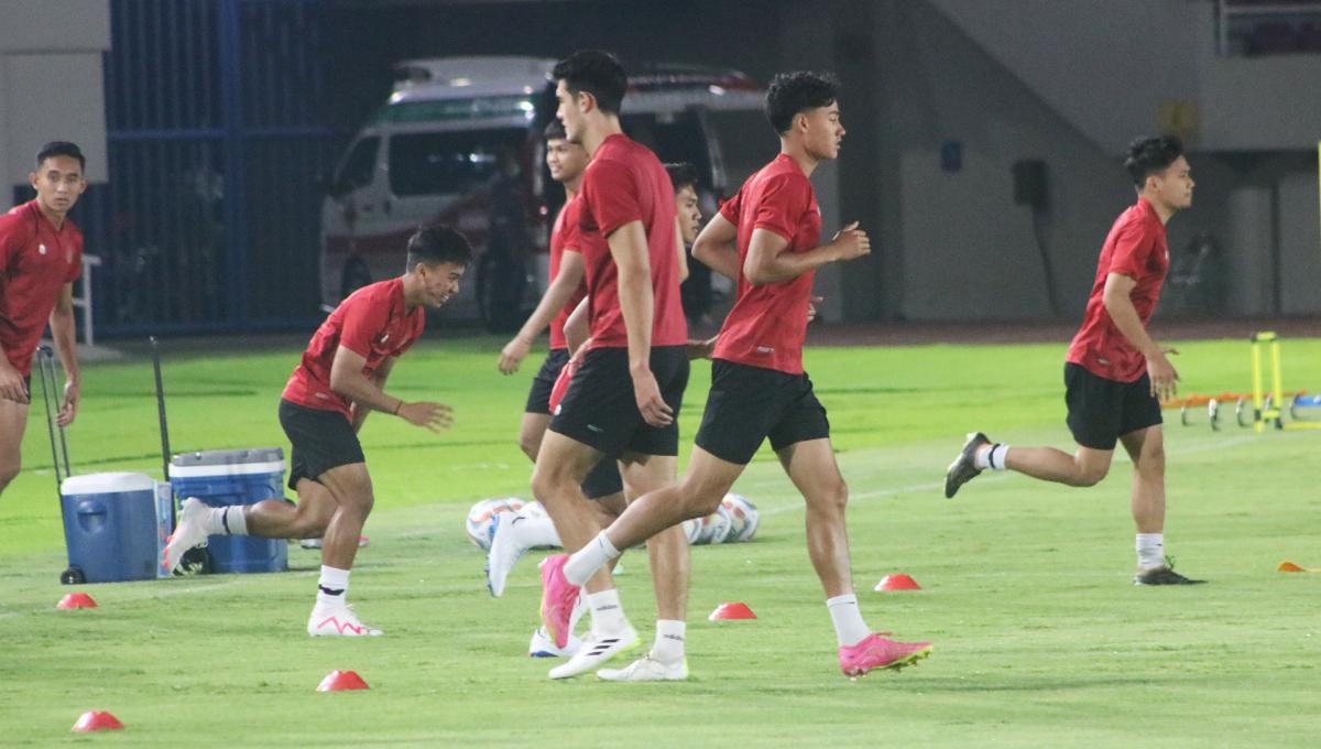 Sesi latihan resmi Timnas Indonesia U-23 jelang laga melawan Taiwan pada Kualifikasi Piala Asia U-23 di stadion Manahan Solo, Jumat (08/09/23).