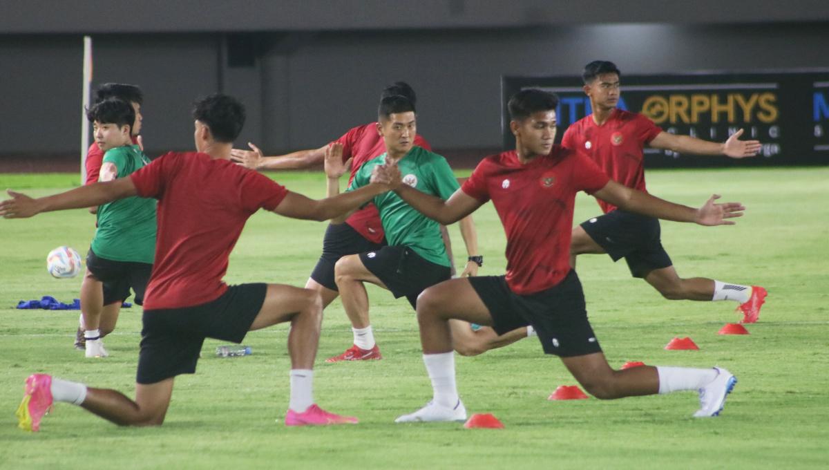 Official Training Timnas Indonesia U-23 jelang laga melawan Taiwan pada Kualifikasi Piala Asia U-23 di stadion Manahan Solo, Jumat (08/09/23).