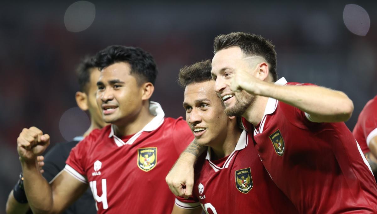 Bintang klub Liga 1 Persib Bandung, Marc Klok, kedapatan memakai link streaming tidak resmi saat menyaksikan pertandingan Timnas Indonesia U-23 vs Turkmenistan. - INDOSPORT