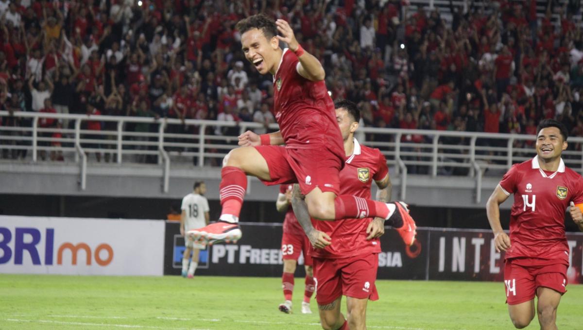 Selebrasi pemain Timnas Indonesia, Egy Maulana Vikri usai cetak gol ke gawang Turkmenistan pada laga FIFA Matchday di stadion GBT, Surabaya, Jumat (08/09/23).