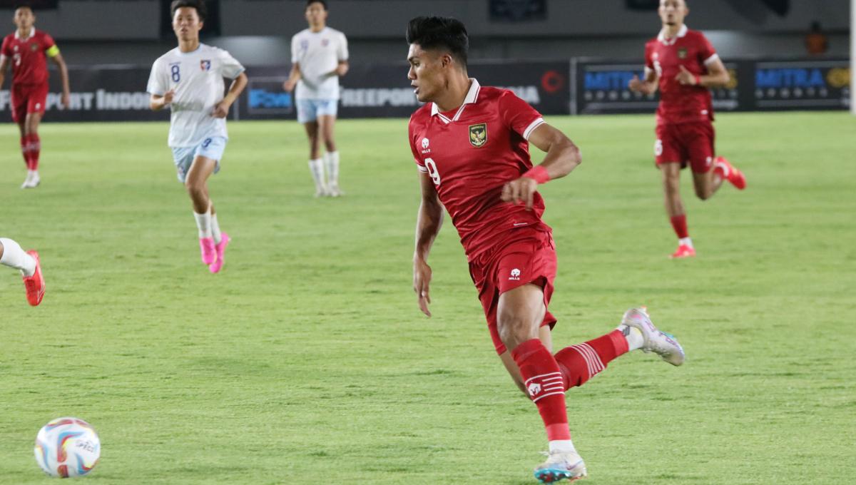 Aksi striker Timnas U-23, Ramadhan Sananta saat menghadapi Taiwan pada Kualifikasi Piala Asia U-23 di stadion Manahan Solo, Sabtu (09/9/23).