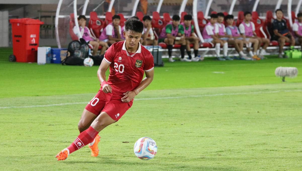 Hokky Caraka melakukan debutnya bersama Timnas U-23 saat melawan Taiwan pada Kualifikasi Piala Asia U-23 di stadion Manahan Solo, Sabtu (09/9/23).