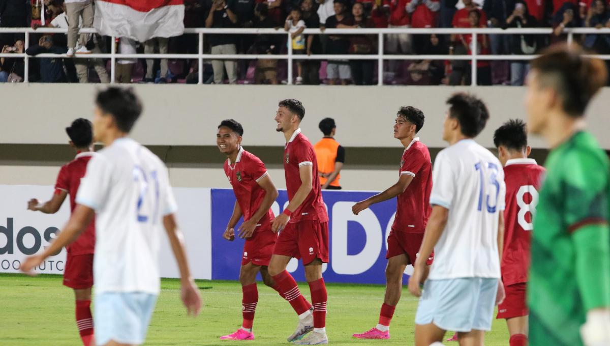 Selebrasi pemain Timnas U-23, Marselino Ferdinan usai mencetak brace ke gawang Taiwan pada Kualifikasi Piala Asia U-23 di stadion Manahan Solo, Sabtu (09/9/23).