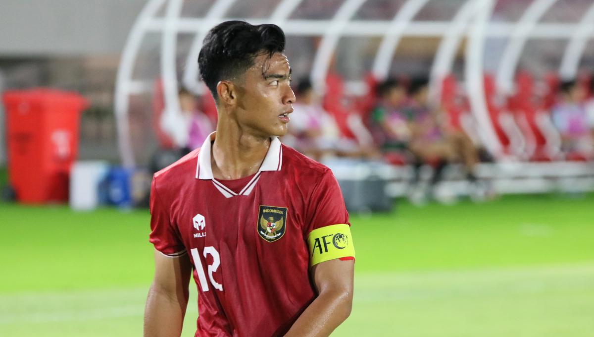 Pratama Arham dipercaya menjadi kapten menggantikan Rizky Ridho yang ditarik keluar pada laga Kualifikasi Piala Asia U-23 antara Timnas U-23 vs Taiwan di stadion Manahan Solo, Sabtu (09/09/23).