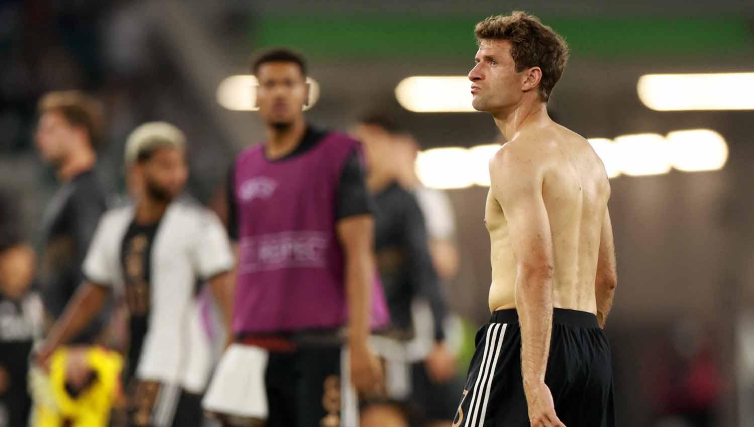 Pemain Jerman Thomas Muller terlihat sedih dan kecewa usai timnya kalah dari Jepang. (Foto: REUTERS/Lisi Niesner)