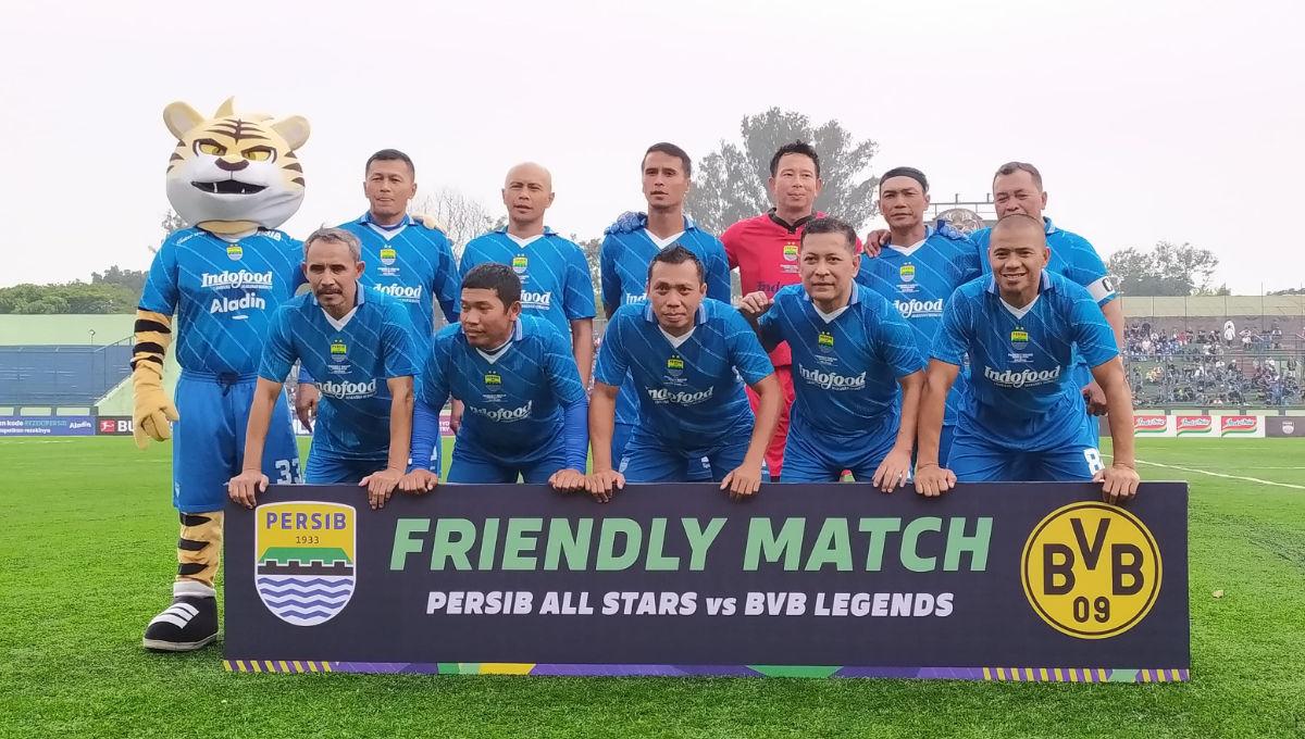 Starting eleven Persib All Stars saat menghadapi Borussia Dortmund pada friendly match di stadion Siliwangi, Bandung, Minggu (10/09/23).