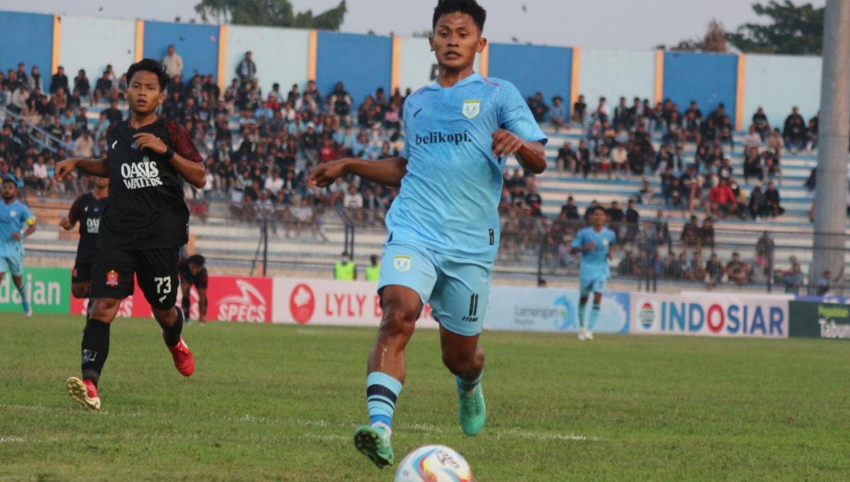 Pemain Persela Lamongan saat laga melawan Persijap Jepara dalam laga pembuka Liga 2 2023/2024 di stadion Surajaya, Minggu (10/09/23).