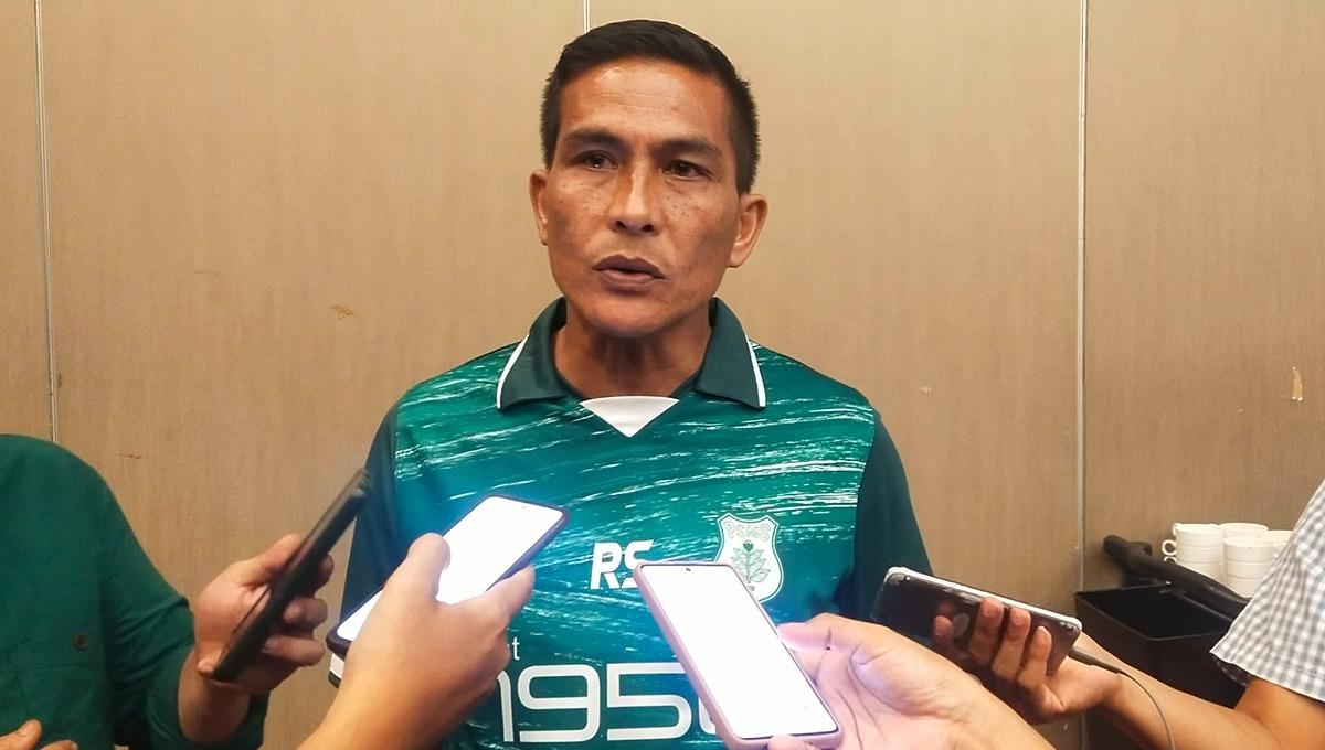 Pelatih PSMS Medan, Ridwan Saragih. (Foto: Aldi Aulia Anwar/INDOSPORT)