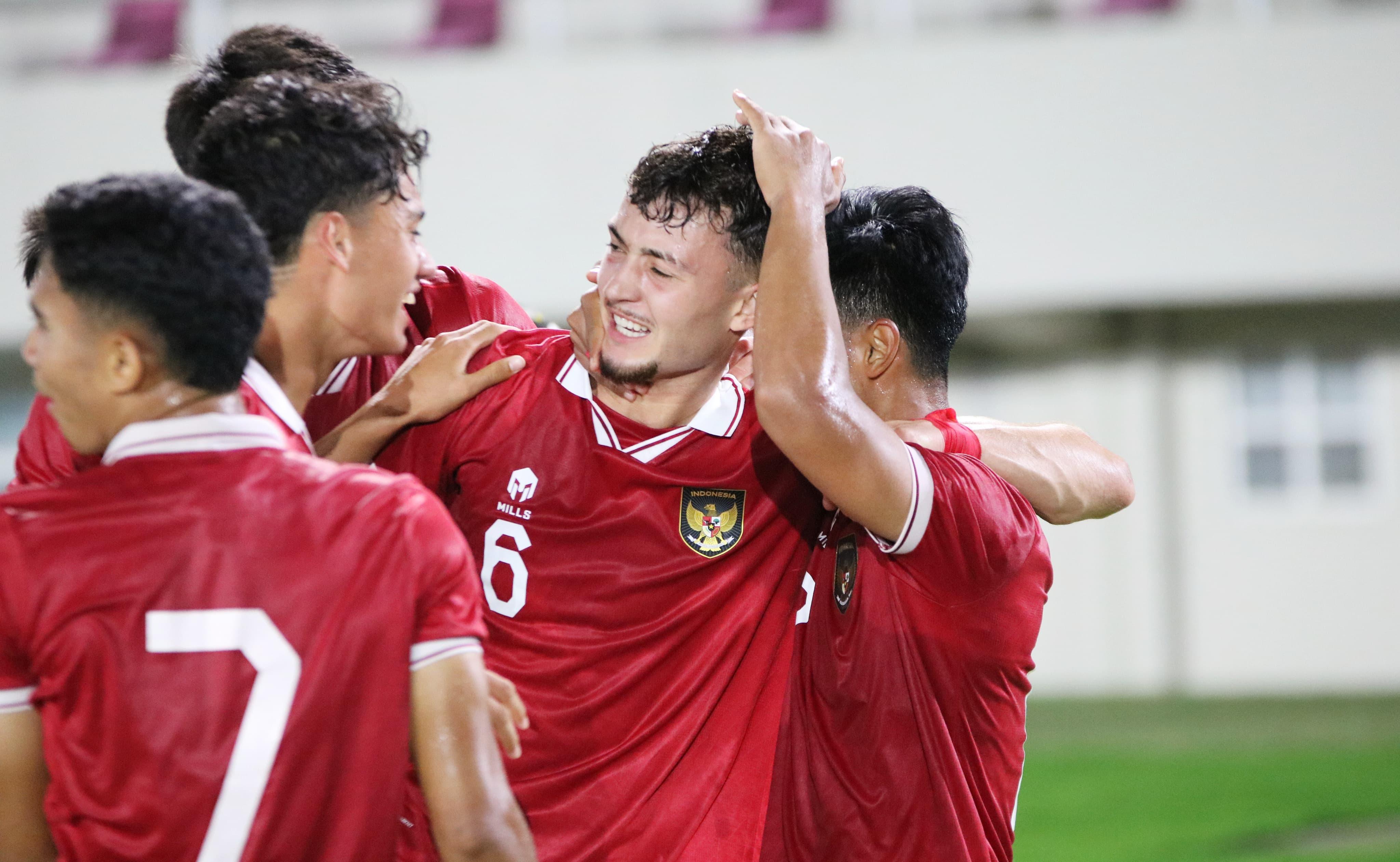 Selebrasi Gelandang Timnas U-23, Ivar Jenner, setelah mencetak gol ke gawang Turkmenistan U-23 dalam laga di stadion Manahan Solo, Selasa (12/9/23). - INDOSPORT