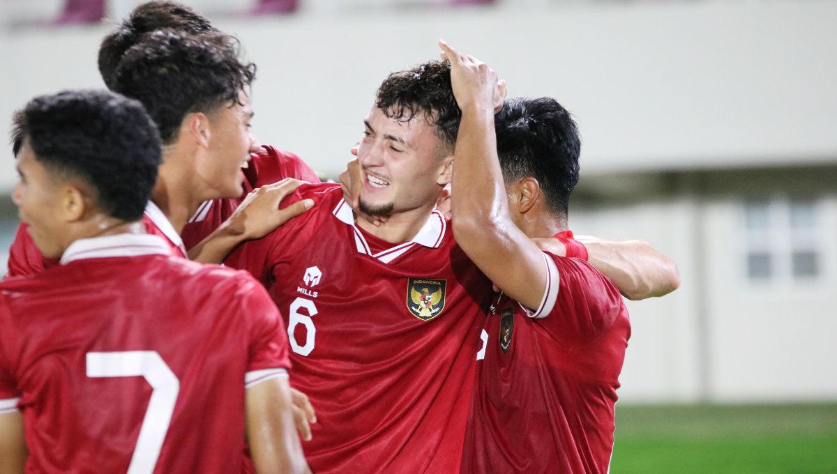 Selebrasi para pemain Timnas U-23 usai Ivar Jenner cetak gol ke gawang Turkmenistan pada laga Kualifikasi Piala Asia U-23 di Stadion Manahan Solo, Selasa (12/09/23).