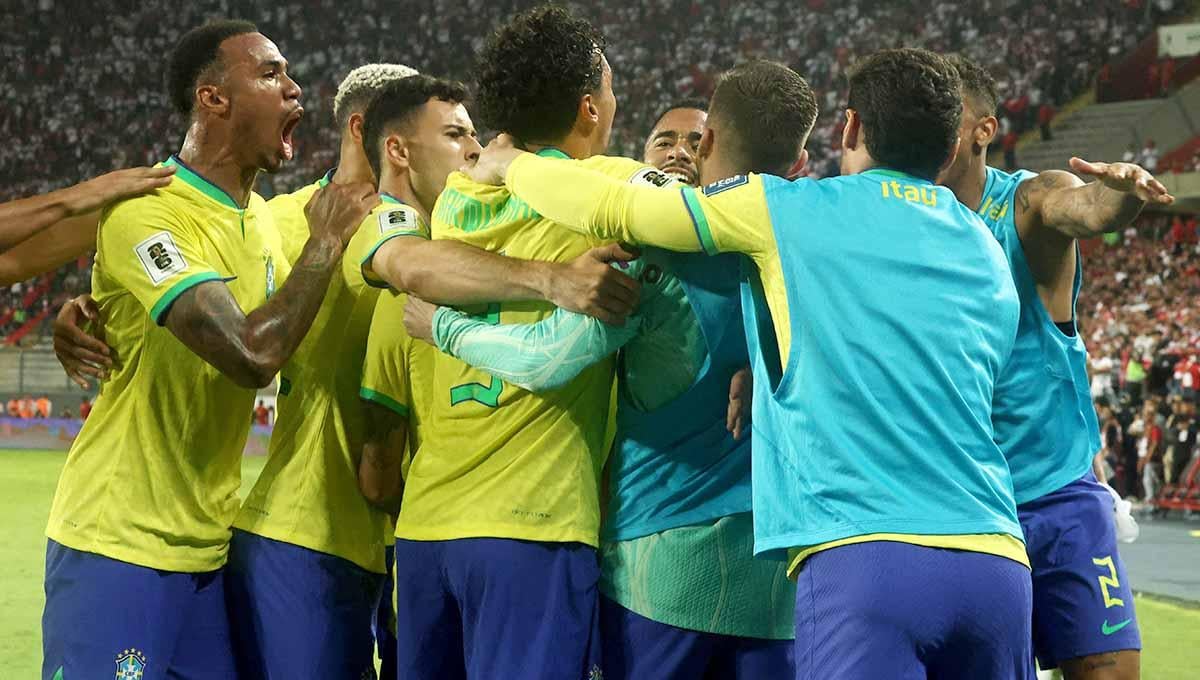 Selebrasi pemain Brasil usai Marquinhos mencetak gol pertama di laga Kualifikasi Piala Dunia Amerika Selatan, Rabu (13/09/23). (Foto: REUTERS/Sebastian Castaneda) - INDOSPORT
