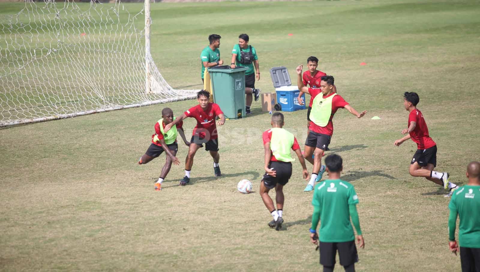 Latihan Timnas Indonesia U-24 jelang ke Asian Games 2023 di Lapangan A Senayan, Jumat (15/09/23). Latihan baru diikuti 15 pemain.