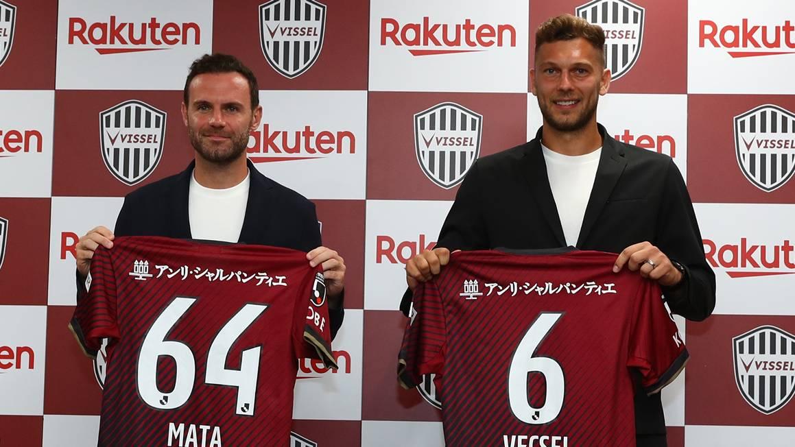 Juan Mata (kiri) akan menggunakan nomor punggung 64 di Vissel Kobe.
