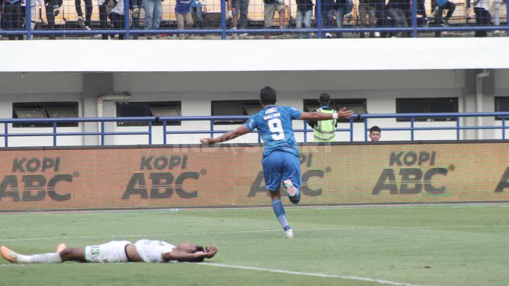 Selebrasi gol Ezra Walian ke gawang Persikabo pekan ke-12 kompetisi Liga 1 2023-2024 di Stadion Gelora Bandung Lautan Api (GBLA), Kota Bandung, Sabtu (16/09/23).