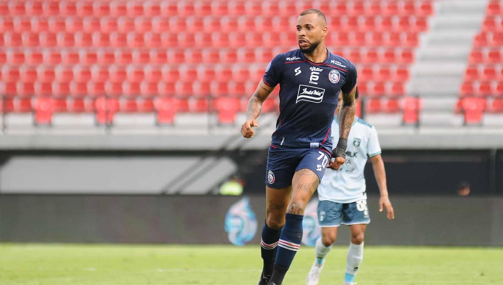 Pemain Arema FC Gustavo Almeida.