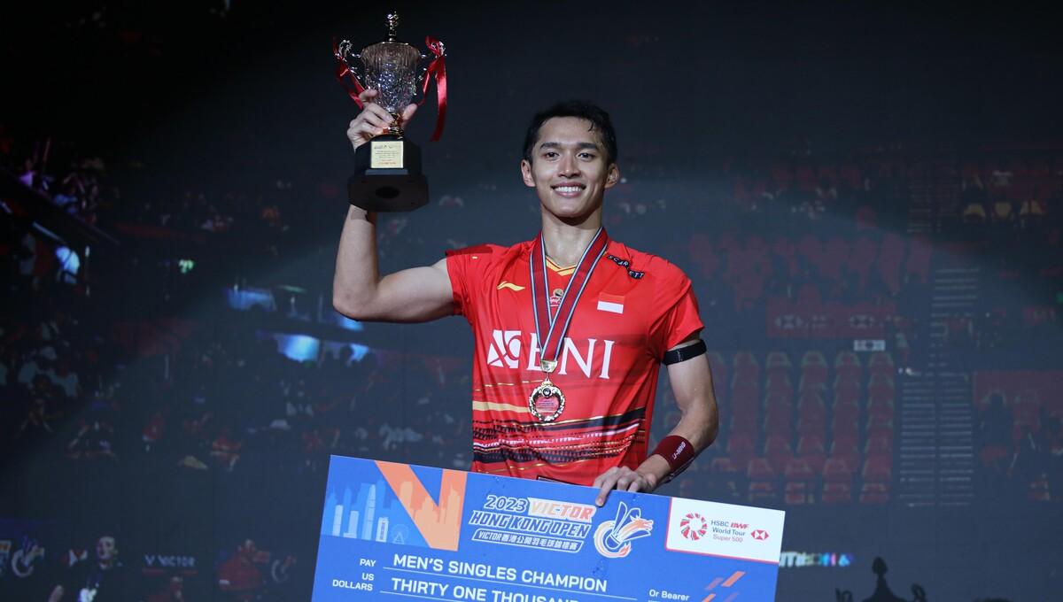 Tunggal Putra Indonesia, Jonatan Christie di podium juara Hong Kong Open 2023 (Foto: PBSI) - INDOSPORT