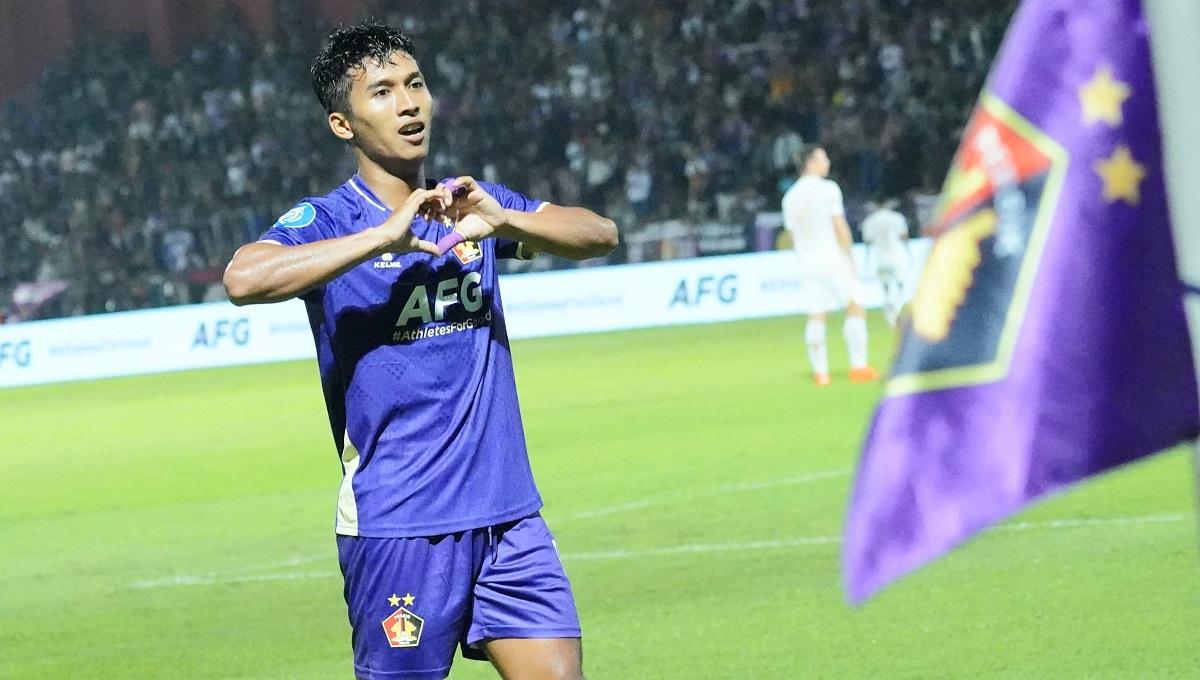 Selebrasi gol Mohammad Khanafi untuk Persik Kediri. - INDOSPORT