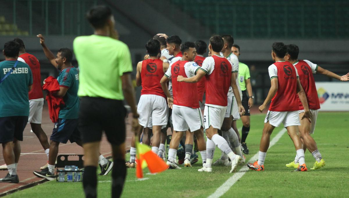 Selebrasi para pemain Persib atas gol yang dicetak Ciro Alves ke gawang Bhayangkara FC pada laga pekan ke-13 Liga 1 2023/2024 di Stadion Patriot, Sabtu (23/09/23).