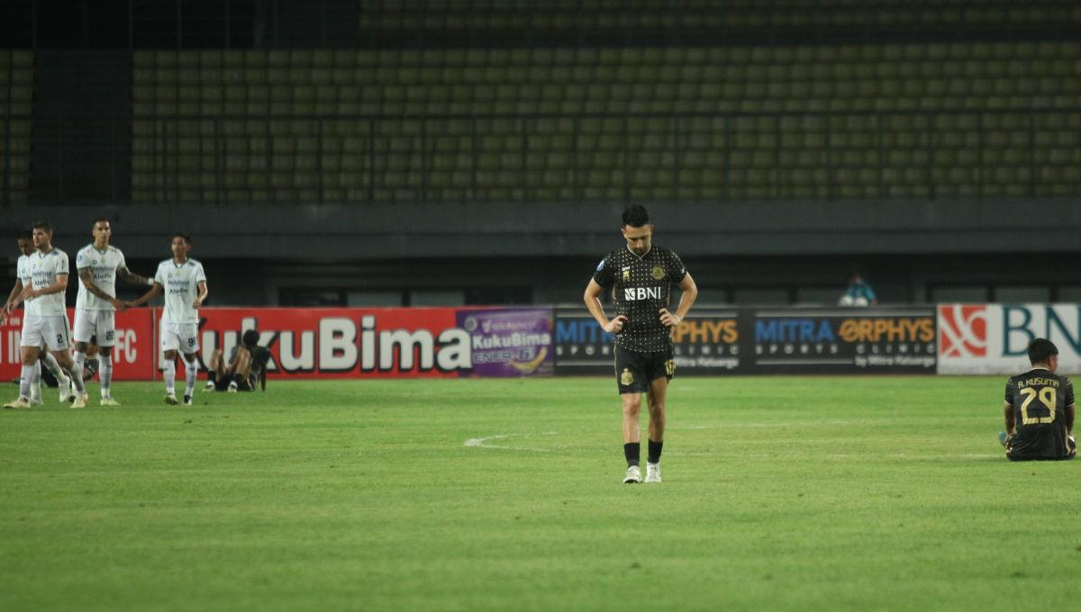 Kekecewaan pemain Bhayangkara FC usai dikalahkan Persib pada laga pekan ke-13 Liga 1 2023/2024 di Stadion Patriot, Sabtu (23/09/23).