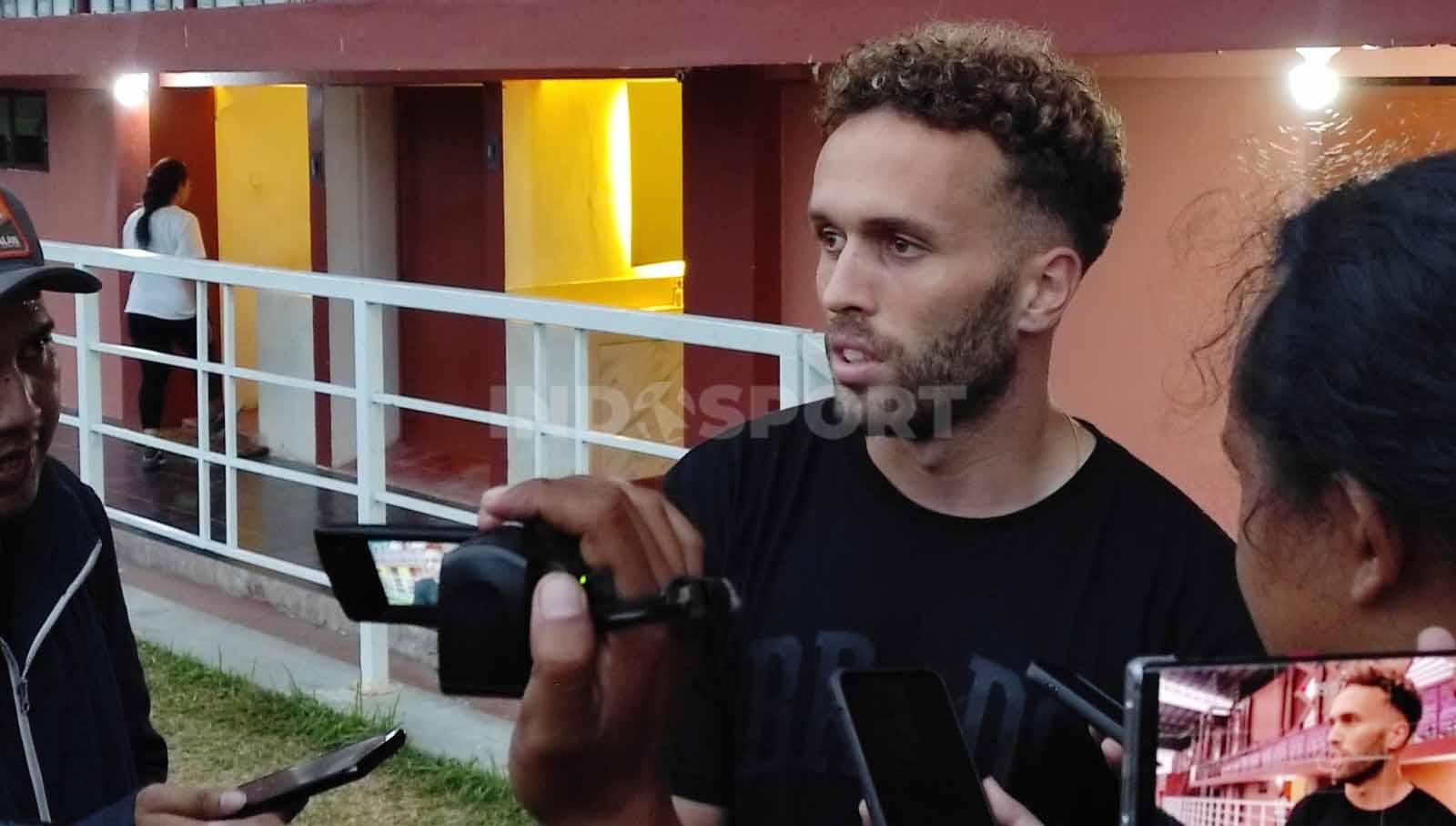 Komentar Ze Valente mengenai Arema FC tim yang saat ini dilatih ayahnya Fernando Valente. (Foto: Fitra Herdian/INDOSPORT)