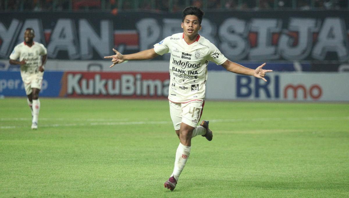 Selebrasi pemain Bali United, Rahmat Arjuna usai mencetak gol ke gawang Persija pada laga pekan ke-13 Liga 1 2023/2024 di Stadion Patriot, Minggu (24/09/23).