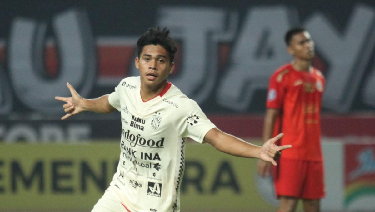 Selebrasi pemain Bali United, Rahmat Arjuna usai mencetak gol ke gawang Persija pada laga pekan ke-13 Liga 1 2023/2024 di Stadion Patriot, Minggu (24/09/23).