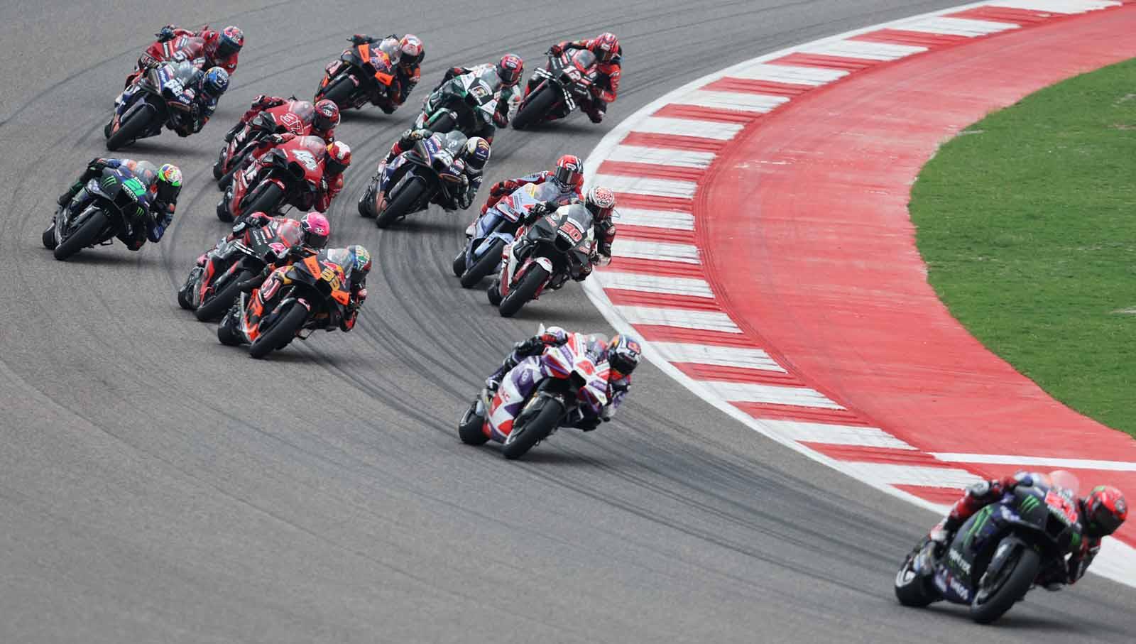 Para pembalap saat beraksi balapan MotoGP India 2023 di Sirkuit Internasional Buddh, Greater Noida, India, Minggu (24/09/23). (Foto: REUTERS/Anushree Fadnavis)