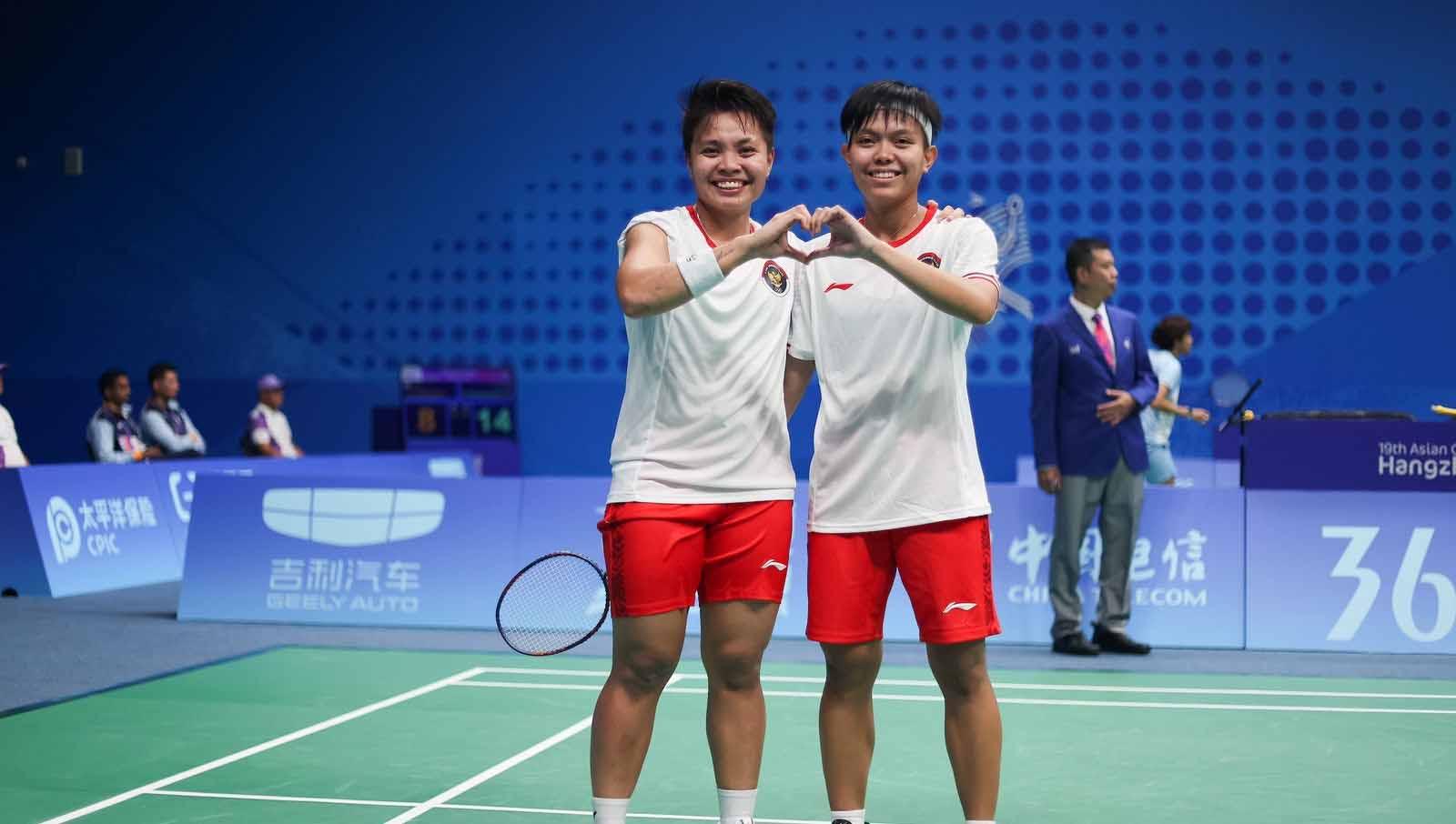 Apriyani Rahayu dipaksa memakai seragam yang sama dengan Siti Fadia Silva Ramadhanti saat berjuang mengamankan tiket ke babak 16 besar French Open 2023.(Foto: NOC Indonesia/Naif Al