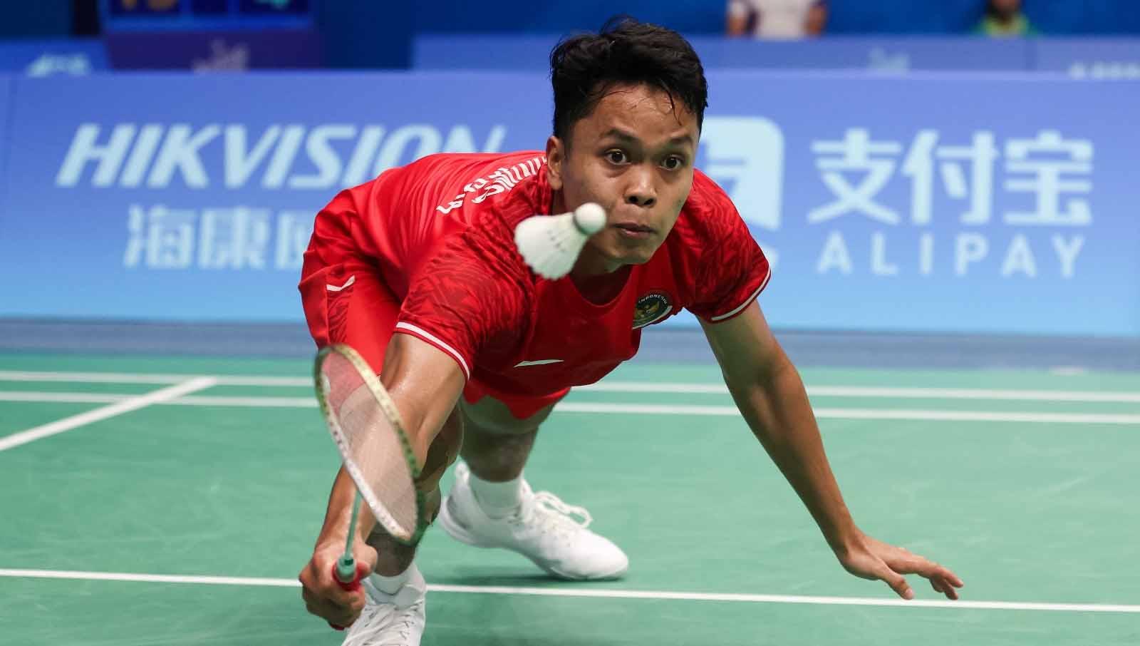 Tunggal putra Indonesia, Anthony Sinisuka Ginting, tampil mengganas mengalahkan Wang Tzu Wei untuk melaju ke babak 16 besar bulutangkis Asian Games 2022. (Foto: NOC Indonesia / Naif Al'as)