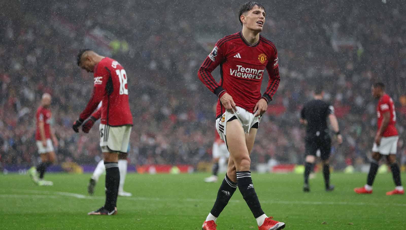 Alejandro Garnacho menjadi sorotan karena aksi kontroversi merusak momen penalti lawan di laga Manchester United vs FC Copenhagen di Liga Champions (Foto: REUTERS/Russell Cheyne)