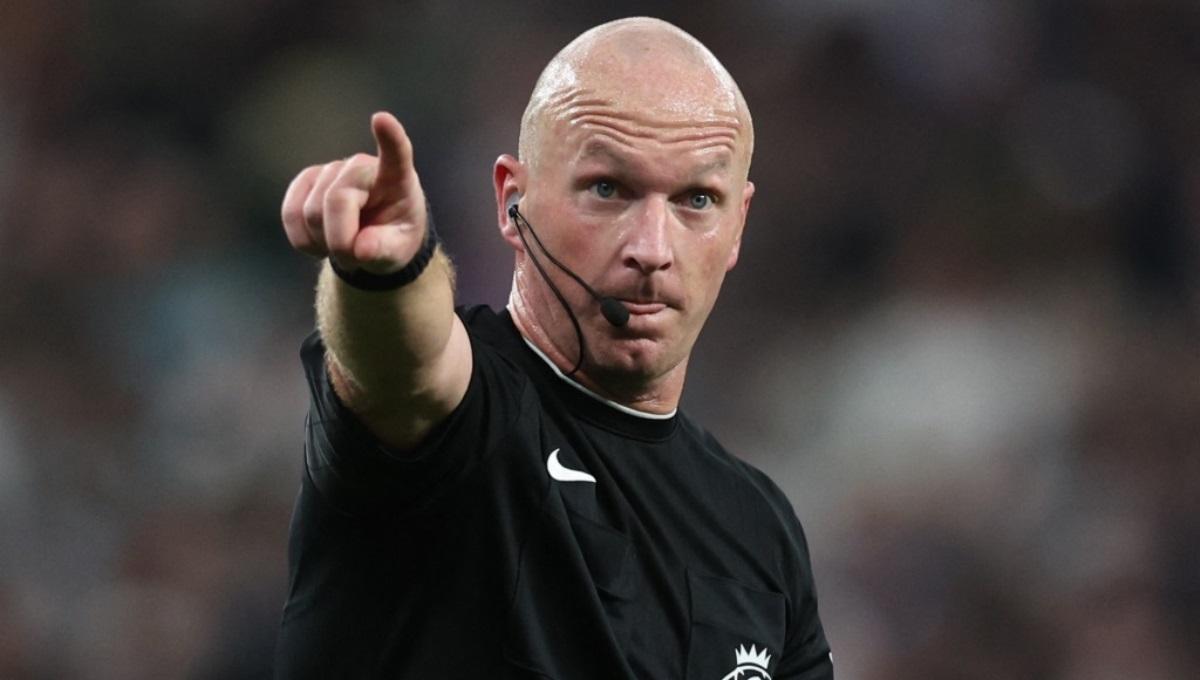 Wasit laga Tottenham Hotspur vs Liverpool, Sabtu (30/09/23), Simon Hooper. Foto: REUTERS/David Klein.