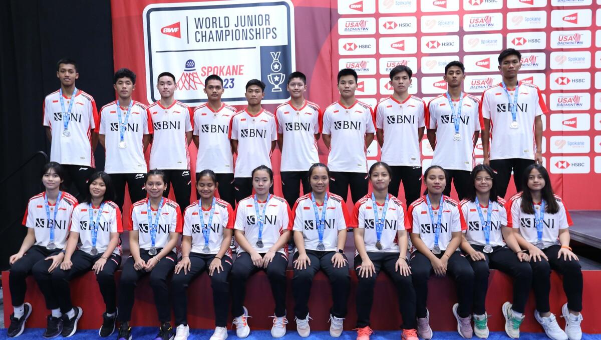Skuat Bulutangkis Indonesia di podium Piala Suhandinata 2023 (Foto: PBSI)