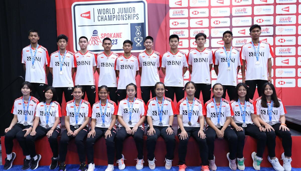 Skuat Bulutangkis Indonesia di podium Piala Suhandinata 2023 (Foto: PBSI) - INDOSPORT