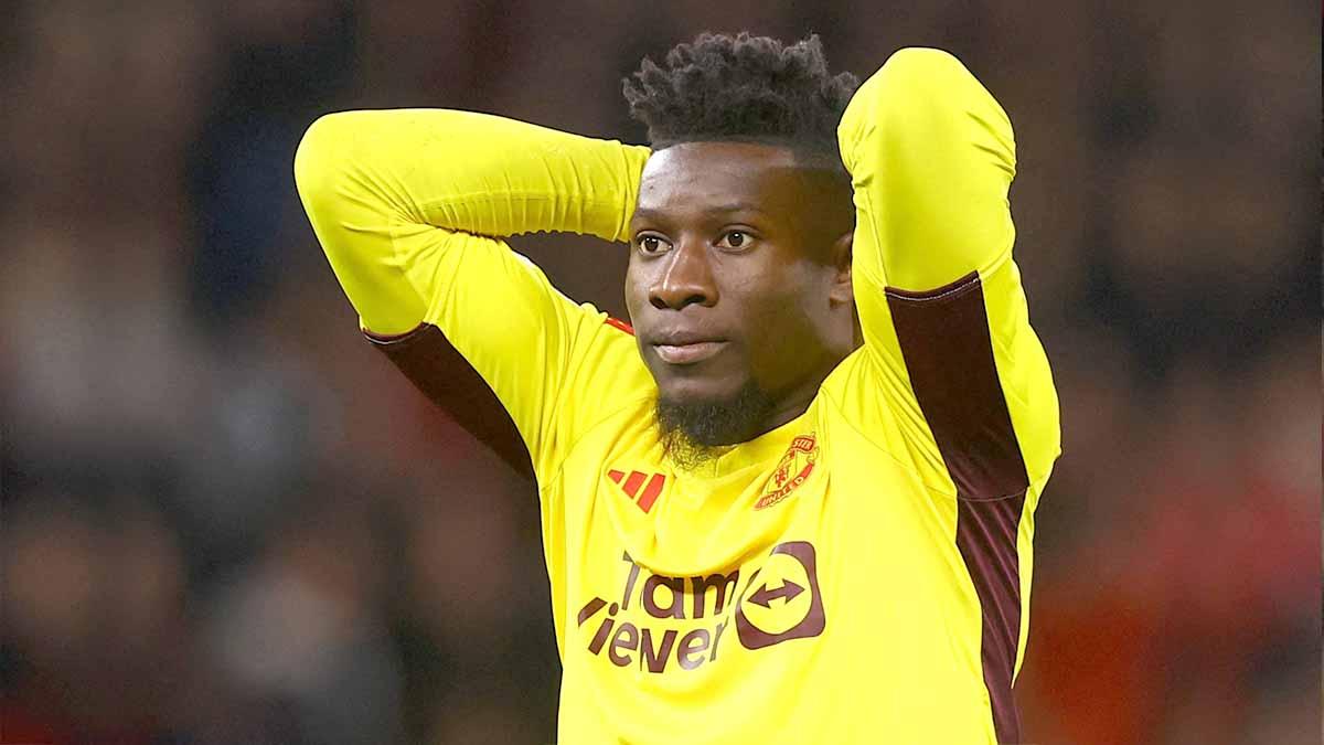 Ekspresi penyesalan kiper Manchester United, Andre Onana saat melawan Galatasaray di laga Liga Champions. (Foto: REUTERS/Carl Recine)