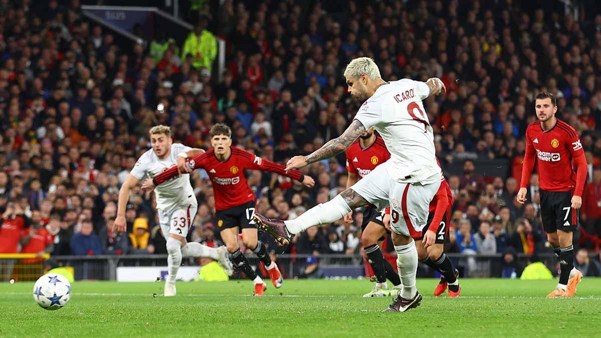 Pemain Galatasaray, Mauro Icardi gagal mengeksekusi penalti ke gawan Manchester United di laga Liga Champions 2023. (Foto: REUTERS/Carl Recine)