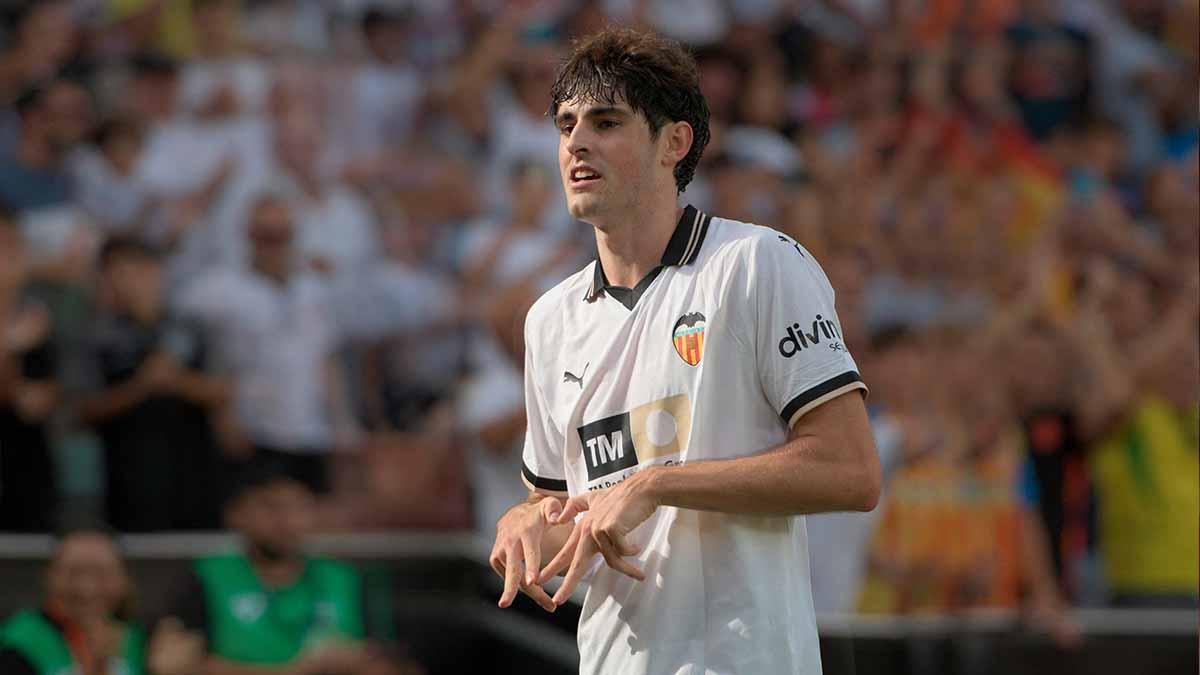 Javi Guerra adalah salah satu nama pemain muda yang kabarnya akan berusaha Manchester United angkut pada bursa transfer musim panas 2024. (Foto: REUTERS/Pablo Morano)