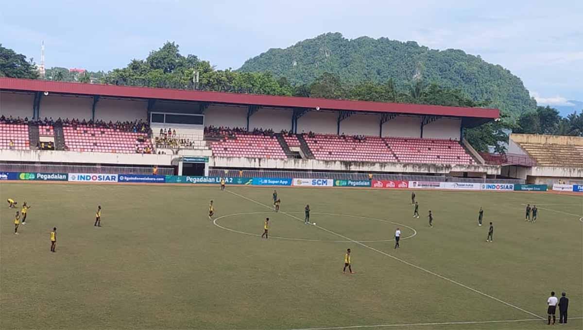 Laga antara Persewar vs Persipal pada laga Pegadaian Liga 2 di Stadion Mandala. (Foto: Sudjarwo/INDOSPORT) - INDOSPORT
