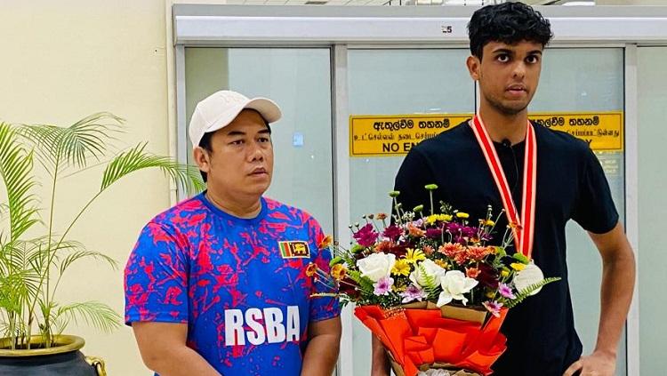 Tony Wahyudi bersama pebulutangkis Sri Lanka, Viren Nettasinghe