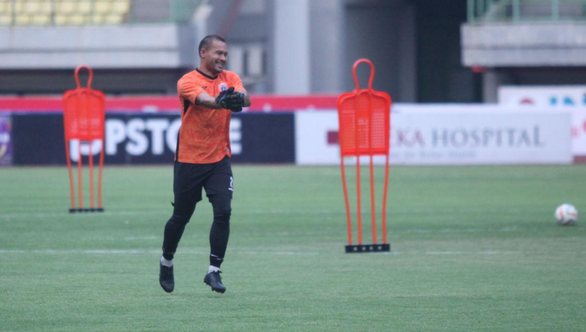 Kiper Persija, Andritany Ardhiyasa saat mengikuti official training jelang laga pekan ke-15 Liga 1 2023/2024 melawan Barito Putera di Stadion Patriot, Jumat (06/10/23).