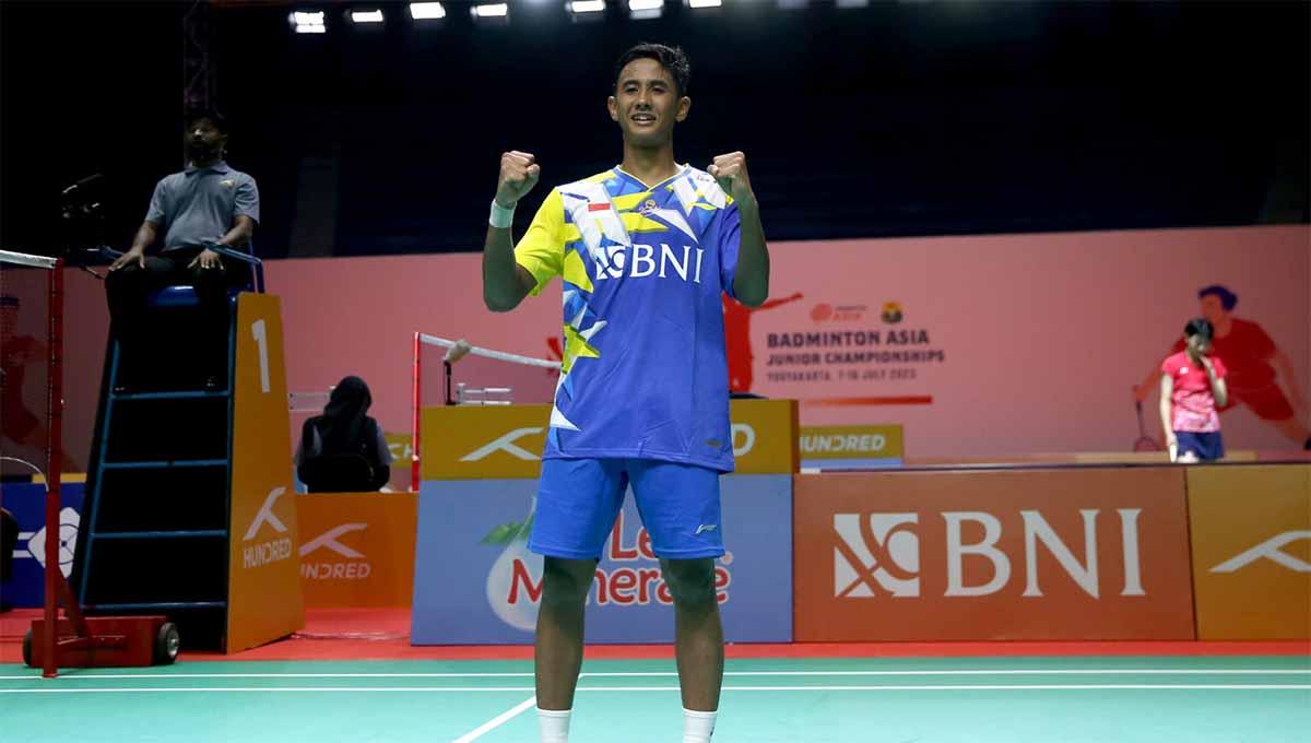 Kisah perjalanan tak terkalahkan Alwi Farhan mencetak sejarah luar biasa sebagai tunggal putra Indonesia pertama yang raih emas Kejuaraan Dunia Junior 2023. - INDOSPORT